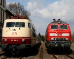 Die stromlose 103 184 nebst 218 483 im Bahnhof Marnheim.