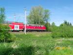 Eine 218 ist am 14.05.08 mit RE 21416 kurz nach der Ausfahrt in Reinfeld (Holst.) auf dem Weg nach Lbeck- Travemnde- Strand.