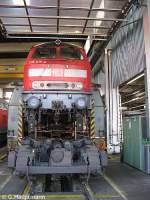 218 416 schwebt am 21.6.08 im BW Mhldorf ber ihren Drehgestellen.