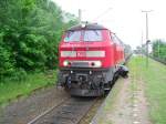 218 407-5 steht als LZ nach Lbeck Hbf im Reinfelder Bf und wartet auf den Gegenzug, da aufgrund von Elektrifizierungsarbeiten nur ein Gleis zur Verfgung steht.