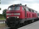 218 485 steht mit dem IC 1914 von Stralsund nach Heringsdorf(Usedom)im Zinnowitzer Bahnhof.