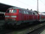 218 436-4 hngt am 14.4.2009 noch an ihrem Sdbahn-IRE. Wenig spter setzt sie ab und eine Werbe-146 bringt den Zug in den Zielbahnhof Stuttgart.