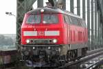 Die 218 456-2 fhrt im strmenden Regen als Lz zur berfhrung nach Ulm ber die Klner Sdbrcke am 08.07.2009