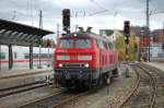 In Ulm erfahren die meisten IRE der Relation Stuttgart - Lindau - Stuttgart einen Traktionswechsel von einer Lok der BR 146.2 auf eine Lok der BR 218 bzw. umgekehrt. Am 26.10.2009 bernahm 218 427-3 diesen Dienst von ihrer Schwesterlok und konnte von mir beim Rangieren an ihren IRE abgelichtet werden.