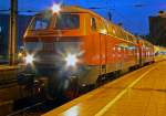 218 833-8 mit 218 810 beim Halt mit defektem ICE-3 in Kln Hbf am 12.12.09