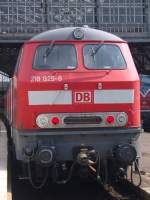 Die 218 825-8 und die 218 838-1 fuhren am 14.08.2010 in den Klner Hbf.