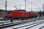 146 216 und eine 218er stehen auf einem Abstellgleis im Ulmer HBF( Aufgenommen von einem Fuweg nebern der Bahnlinie) 19.12.2010