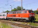 218 370-5 (IC2661) wieder eine 218 unterwegs nach Heringsdorf.   (Stralsund am 02.07.05) 