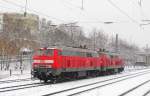 DB 218 425-7 + 218 411-7 Lz Richtung Hbf am 20.12.2011 in Frankfurt (M) Griesheim.