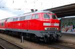 Die neu lackierte BR 218 483-6 steht am 31.5.2006 abfahrbereit am Gleis 2 im Bhf.