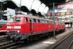 218 319 mit Schwesterlok 218 342 auf Warteposition in Hamburg Hbf am 20.01.2013