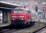 Einfahrt hat die 218 221-0 mit dem IC1937 aus Hamburg Altona. (Stralsund am 20.10.06 )