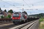Am 10. Juli 2017 zieht die HEROS 218 117-0 einige leere Schotterwagen von Homburg(Saar) kommend Richtung Saarbrücken. Hier erreicht der Zug gerade den Bahnhof von Dudweiler.