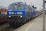 218 458 und 448 der PRESS (intern 055 und 054) fahren mit IC 2314 in Westerland/Sylt ein.