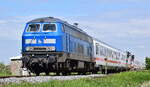 218 056-1 überquert mit einem IC in Richtung Husum zwischen Struckum und Hattstedt die Arlau.

Struckum 02.05.2021