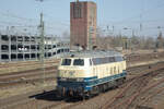 Brandenburg an der Havel, Railsystems RP Diesellok # 218 489-3 (92 80 1218 489-3 D-RPRS) durchfahrend, 24. März 2022