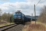 218 054-3 (92 80 1218 448-9 D-PRESS) der PRESS am 10.4.2022 mit einem leeren Schotterzug auf dem Weg von Saalfeld/Saale nach Espenhain.