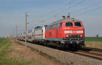 218 839 schleppte am 25.03.17 einen Dosto-IC durch Eismannsdorf Richtung Halle(S).