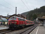 218 435-6 steht mit 3 n-Wagen als RB nach Villingen in Neustadt bereit.