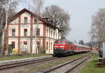 218 436-4 und 218 499-1 mit dem RE 22525 (Aulendorf-Pfullendorf) in Ostrach 6.4.19