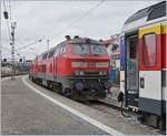 Lokwechsel in Lindau; Bild 3: Kaum eingefahren, kommen auch schon die für die Weiterfahrt nach München eingeteilten beiden DB 218 498-4 und 420-8.
