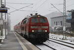 Am 30.11.21 zog 218 436 den RE 5 (4217) durch den Schnee von Ulm nach Lindau Insel.