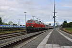 DB 218 495-0 verlässt am Morgen des 30.05.2022 mit einer weiteren 218 und dem IC2311 den Bahnhof Niebüll.