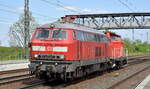 DB Fernverkehr AG, Frankfurt (Main) mit ihrer  218 836-5  (NVR:  92 80 1218 836-5 D-DB ) und der DB Fahrwegdienste GmbH, Berlin  212 310-7  (NVR:  92 80 1212 310-7 D-DB ) am Haken am 10.05.23