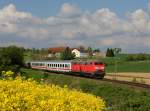 Die 218 343 mit dem IC Rottalerland am 26.04.2014 unterwegs bei Fürstenzell.