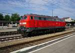 Als Vorspannlok für Umleiterzüge im Einsatz durchfährt 218 452 im August 2017 Tübingen Hbf in Richtung Horb/N.