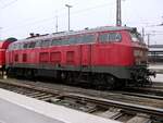 218 444, neben 218 405 und 218 402 eine von drei Diesellokomotiven mit MTU 12V 956 TB11  abgasoptimiert  (TB11 grau) im Mühldorfer Einsatzbestand, wartete am Nachmittag des 5.4.13 in München