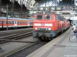 218 282-2 und 218 407-5 mit EC 179 von Westerland nach Prag fahren an Gleis 8 des Hamburger Hbf ein.