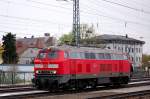 218 199-8 bei einem kurzen Halt auf den Güterzuggleisen von München-Pasing.