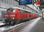 Am 25.12.2010 sind gerade 218 495-0 und 218 434-9 mit ihrem IC 2012 in Stuttgart eingetroffen.