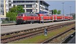 IRE4244 aus Lindau nach Stuttgart mit 218 431-5 fährt in Friedrichshafen Stadt ein.