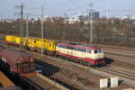 218 105 fährt am 26. Januar 17 mit einem Bauzug durch Mannheim. In wenigen Monaten hat sie Fristablauf.