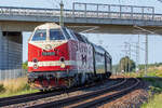 Der „Ostsee-Express Dampflokfreunde Berlin“ mit Lok 119 158 (U-Boot) als DRC 93529 nach Potsdam zwischen Bergen auf R�gen und Samtens. - 04.07.2026

