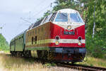  Lok 119 158 mit historischen Wagen als DLFB 93507 zum Ostseebad Binz vor Prora. - 25.07.2026
