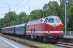 Lok 119 158 mit historischen Wagen als DLFB 93507 im Ostseebad Binz.