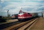 219 068 mit einer Regionalbahn aus Gstrow im April 1997 in Karow.