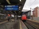 DB 219 084-1 steht am 15.12.2012 mit dem RE 16199 nach Schwarzenberg (E) abfahrbereit in Erfurt Hbf.