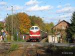 Der Herbststurm wedelt das Laub um  U-Boot  119 158 ( Goliath ) und deren Sonderzug aus Berlin - Haltepunkt Kloster Altzella, 24.10.2006  