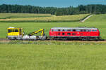 DB V 169 001 oder auch 219 001 von LokRapid mit einem Bagger von Robel auf dem Weg von Freilassing in Richtung München am 30.7.26 bei Ostermünchen.