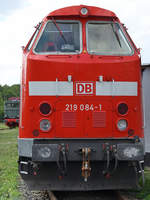 Die Diesellokomotive 219 084-1 im Eisenbahnmuseum Weimar.