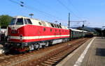 119 158 mit einem Sonderzug der Dampflokfreunde Berlin e.V. (Berlin macht Dampf), am 22.06.2019 auf der Fahrt von Berlin nach Nürnberg, beim Zwischenstopp in Saalfeld. Hier ist nun der gesamte Zug zu bewundern, welcher aus 6 historischen Reichsbahnwagen bestand und auch bei den Zaungästen reges Interesse fand!