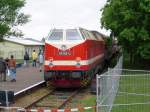 BR119 158-4 wartet hier auf der Internationalen Luftfahrt-Ausstellung in Berlin mit ihrem Sonderzug auf die Rckfahrt in Richtung Berlin Schneweide. (15.05.04)