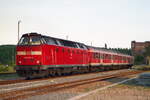 219 073-4 schiebt ihren RE aus Mühlhausen/Thür Richtung Erfurt, 23.05.2002, Negativ Scan