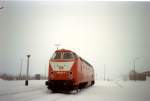 219 024-7 in der Schneewste im Bahnhof Altenberg. Sie teilte sich den anstrengenden Dienst auf der Strecke Dresden-Altenberg mit der Baureihe 204.