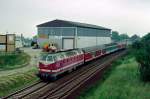Am 11. Juni 1999 hat 219 041-1 mit einer Goerlitz-Dresden Regionalbahn gerade Kubschuetz verlassen.