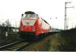 BR 219 064-3 kommt aus Leipzig und biegt ins Gleisfeld des Hbf.-Chemnitz.
02.1998